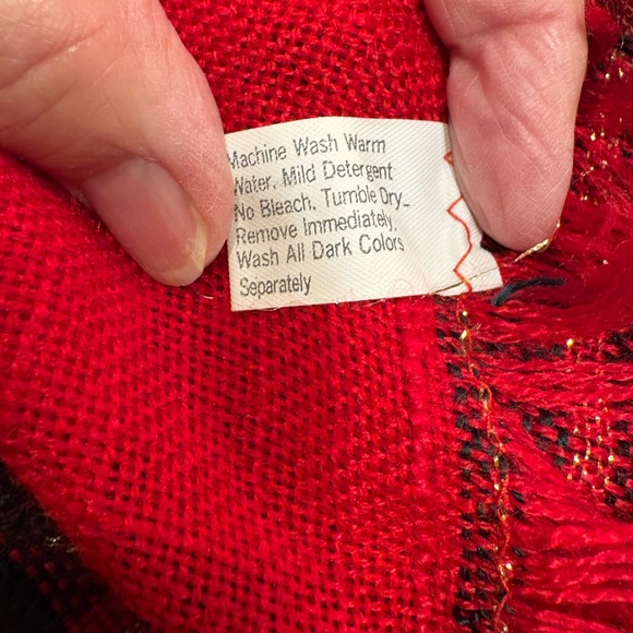 Elegant Red and Black and green Plaid Tablecloth - Picture 7 of 9